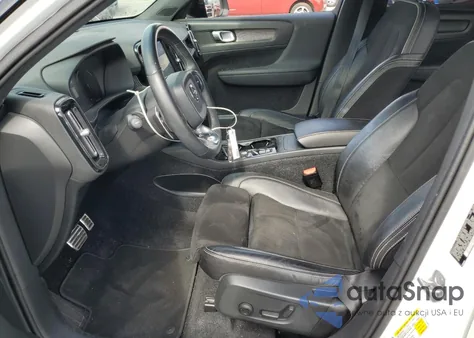 2019 Volvo Xc40 T5 Momentum z USA, uszkodzony, nr VIN YV4162XZ0K2004752